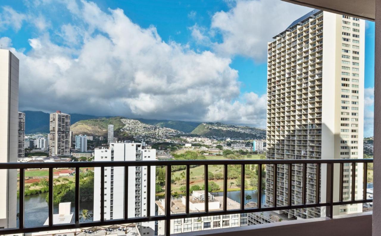 Waikiki Studio, Wifi, Parking available, extended stay Honolulu Exteriör bild