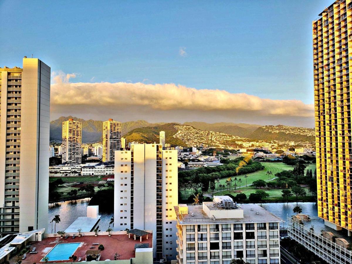 Waikiki Studio, Wifi, Parking available, extended stay Honolulu Exteriör bild